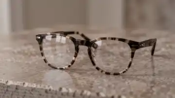 Bifokalglas mit sichtbarem Nahteil-Segment